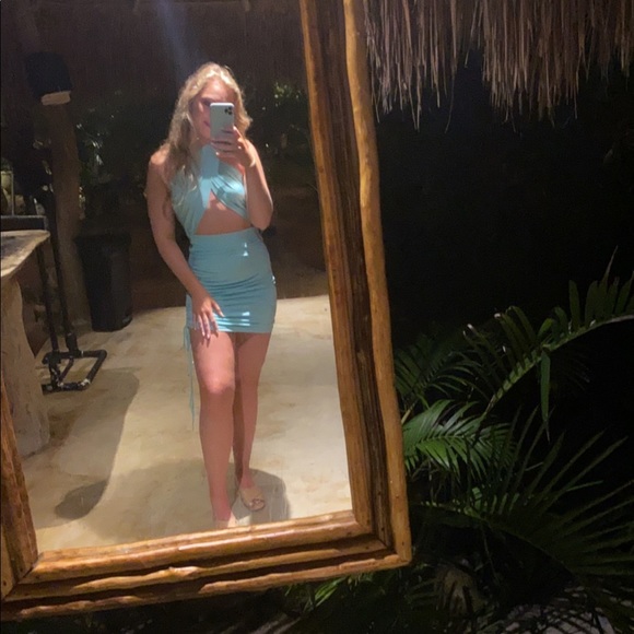 Halter Body Dress - Picture 5 of 5